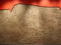 Relief przedstawiający oblężenie miasta, ukazujący wojsko wspinające się po drabinach i przeprawiające przez wodę. To jedno z osiągnięć starożytnej Mezopotamii.