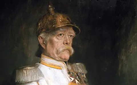 Portret wojskowy przedstawiający Ottona von Bismarcka w mundurze z odznaczeniami. Kim był Otto von Bismarck? Żelazny Kanclerz, zjednoczył Niemcy.