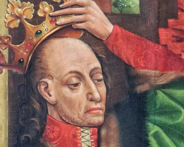 Władysław Jagiełło, z koroną na głowie, w otoczeniu symboli władzy. Choć jego dzieci nie są widoczne, obraz sugeruje przyszłość dynastii.