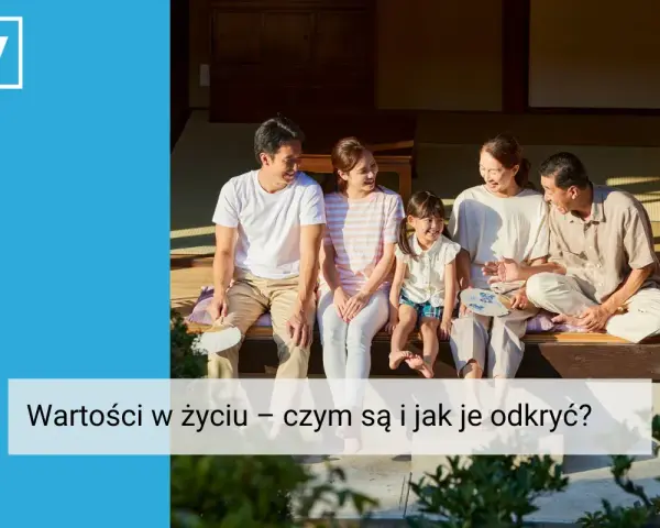 Rodzina siedzi razem, rozmawiając. To obraz tego, jak ważne są wartości w życiu i jak je odkrywać.
