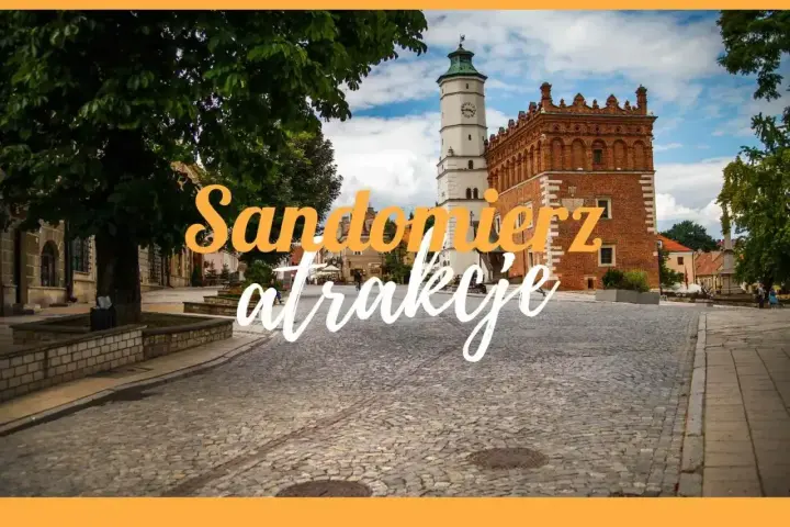 Sandomierz w jeden dzień: Rynek z Ratuszem i Bramą Opatowską. Urokliwe uliczki zapraszają do odkrywania atrakcji.