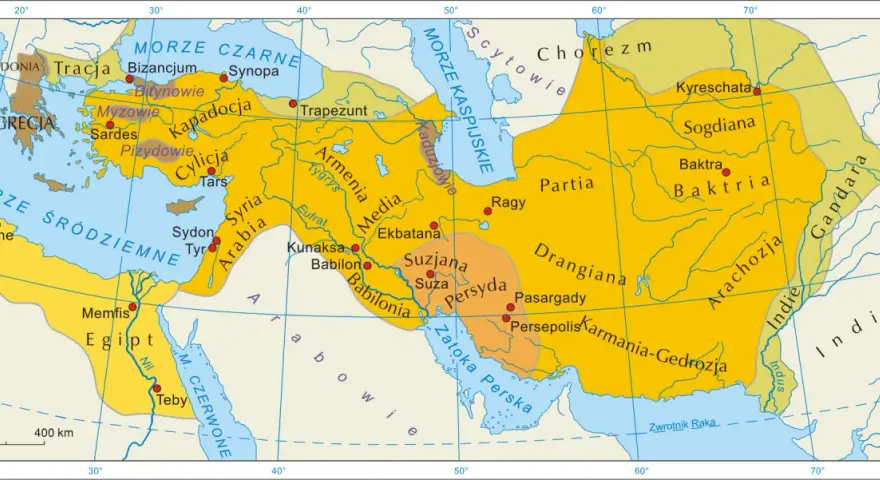 Mapa przedstawia podbój Persji przez Aleksandra Macedońskiego, ukazując jego drogę od Grecji przez Azję Mniejszą, Egipt, Mezopotamię aż po Indie.