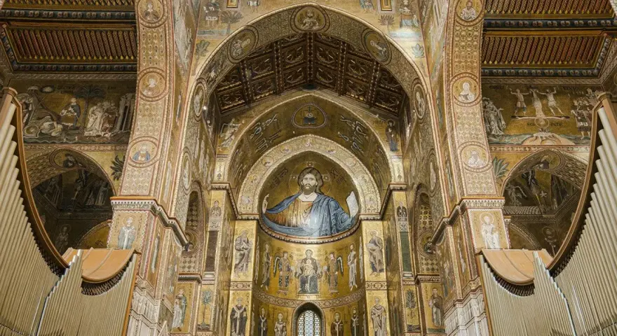Złote mozaiki w katedrze w Monreale: Chrystus Pantokrator, Matka Boska z Dzieciątkiem i święci. Wspaniałe dzieło sztuki bizantyjskiej.