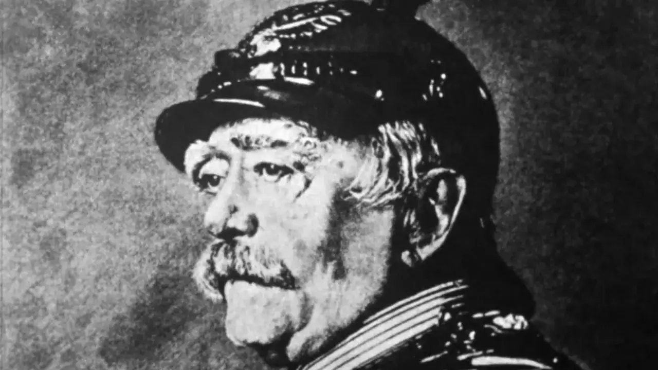 Portret Otty von Bismarcka w wojskowym hełmie i mundurze. Kim był Otto von Bismarck? Zjednoczył Niemcy.