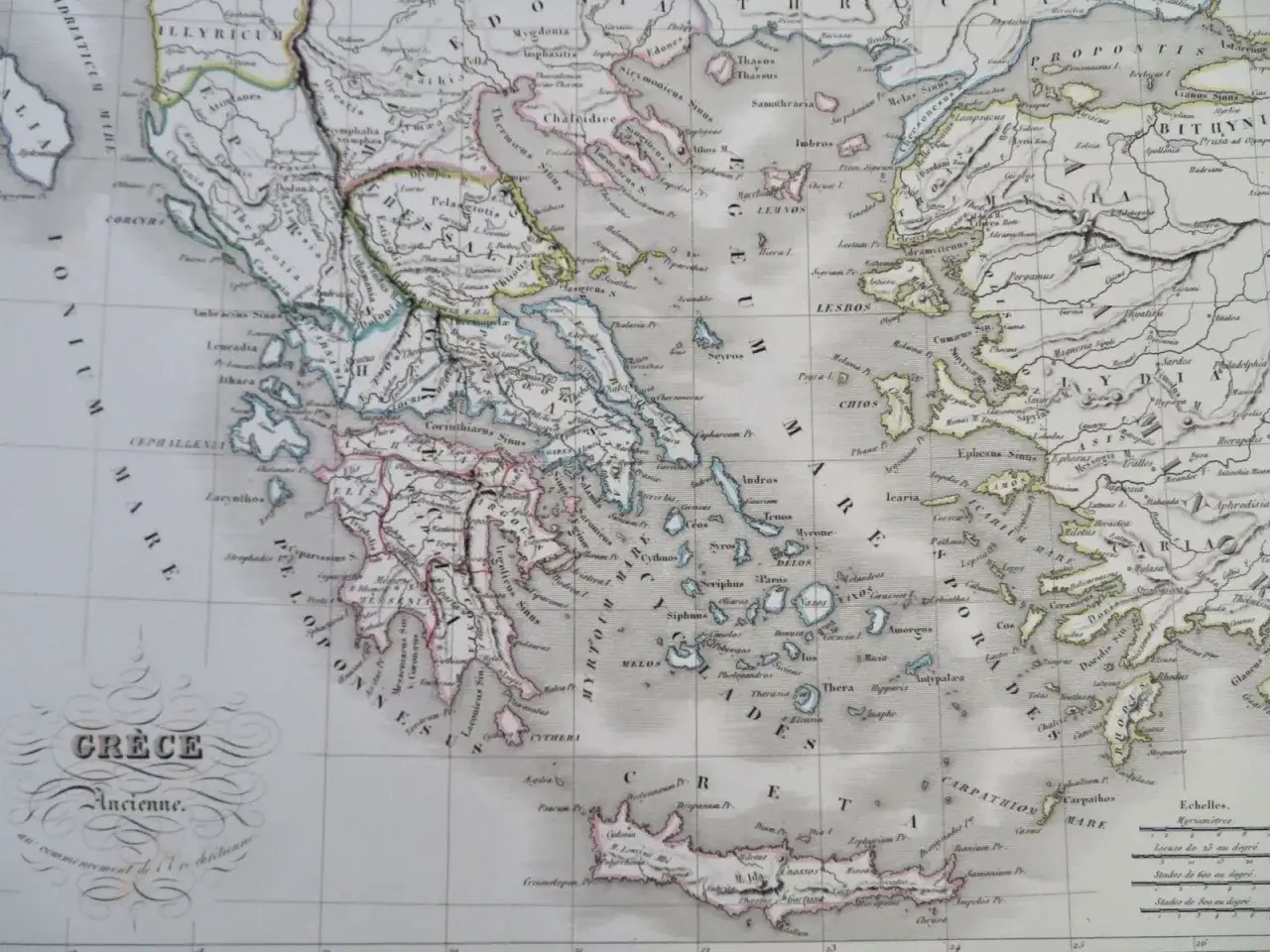 Mapa starożytnej Grecji, ukazująca tereny objęte wojną peloponeską. Przyczyny konfliktu, takie jak rywalizacja Aten i Sparty, widoczne są na tle geografii regionu.