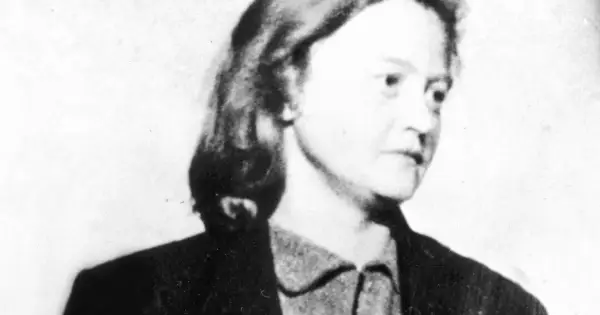 Portret Ilse Koch, która znana jest z okrucieństwa wobec więźniów, w tym dzieci.